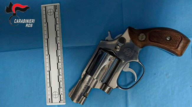 Messina Denaro, una pistola con la matricola cancellata e 5 cartucce nel covo di vicolo San Vito