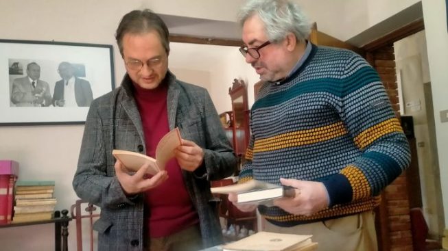 RACALMUTO – Beniamino Biondi dona 300 libri a Casa Sciascia