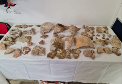 AGRIGENTO – Giallo archeologico al porto: reperti abbandonati come spazzatura