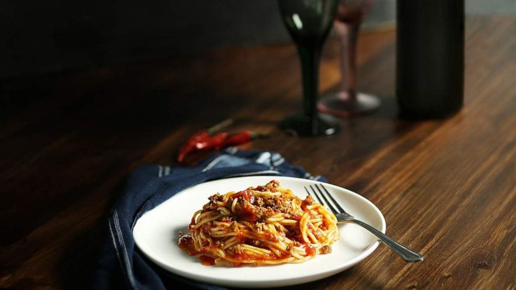 Spaghetti all’assassina, questa è la vera ricetta svelata dal migliore chef d’Italia | Bastano pochi ingredienti e puoi farla a casa