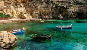 Barche in acqua - foto pexels - trs98.it