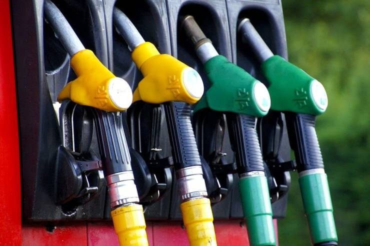 Benzina pronta per il rifornimento - foto web - trs98.it