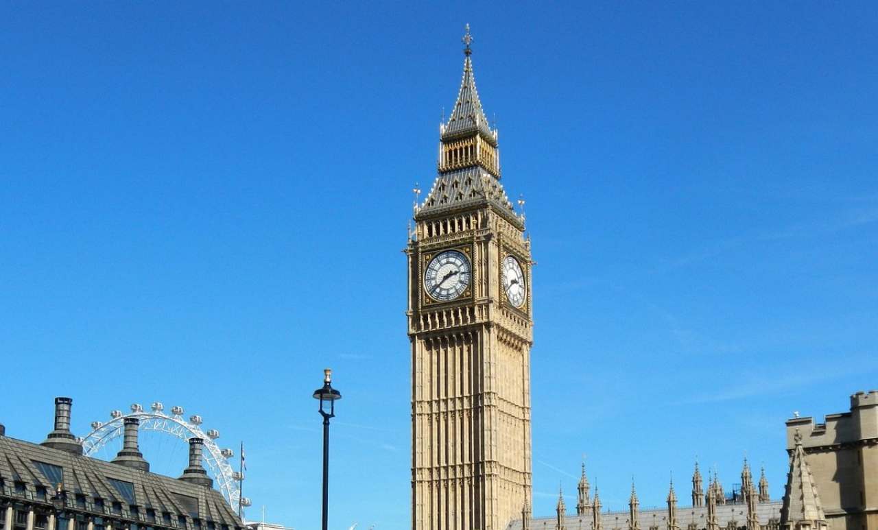 Lo chiamano il BIG BEN di Sicilia ed è la città dell’orologio per eccellenza | Nessuno lo usa più al polso