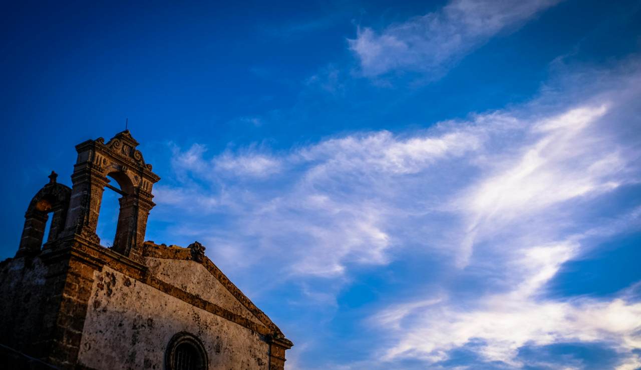 Posto sul cucuzzolo di un monte, ecco il BORGO DEI MIRACOLI SICULI | Qui si arricchiscono persino i turisti