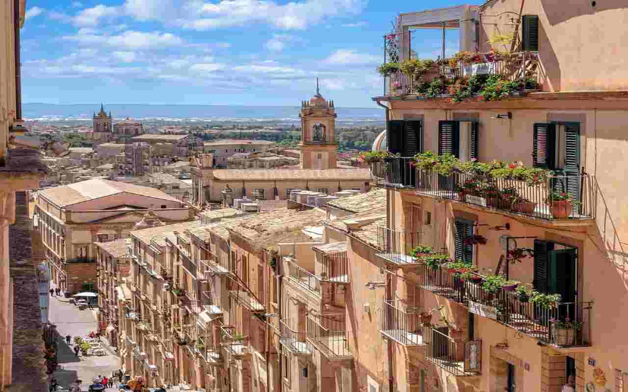 Incastonata su un altopiano di roccia calcarea ecco la città PIÙ BELLA DELLA SICILIA | Il certificato è ancora valido