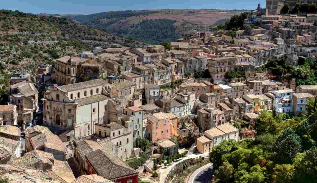 Vai a Messina e ti accorgi che lì vicino c’è il BORGO DEI FEDELI | Di corna e tradimenti nemmeno l’ombra