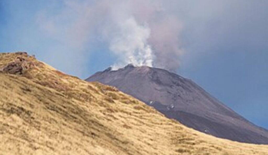 È stato scoperto un NUOVO VULCANO in Sicilia | L’Etna può solo che ammirare, questo è davvero enorme