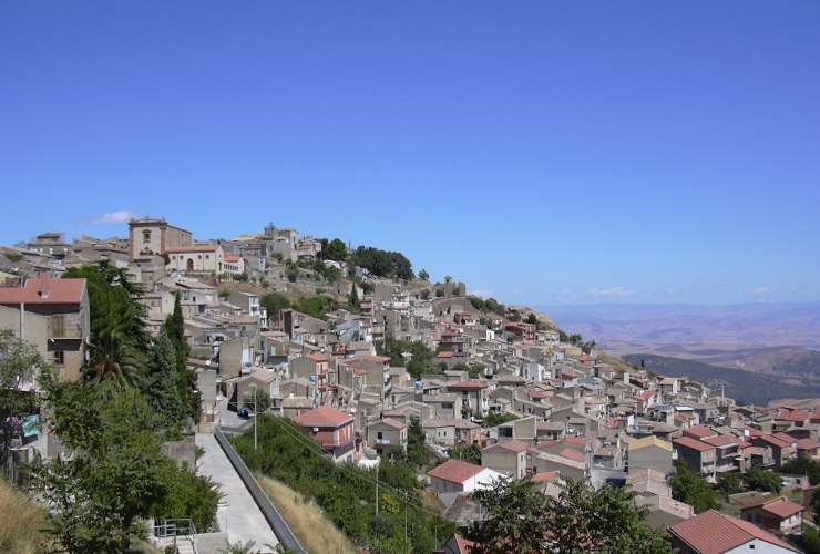 Panorama San Giacomo della splendida Aidone - foto wikipedia - trs98.it