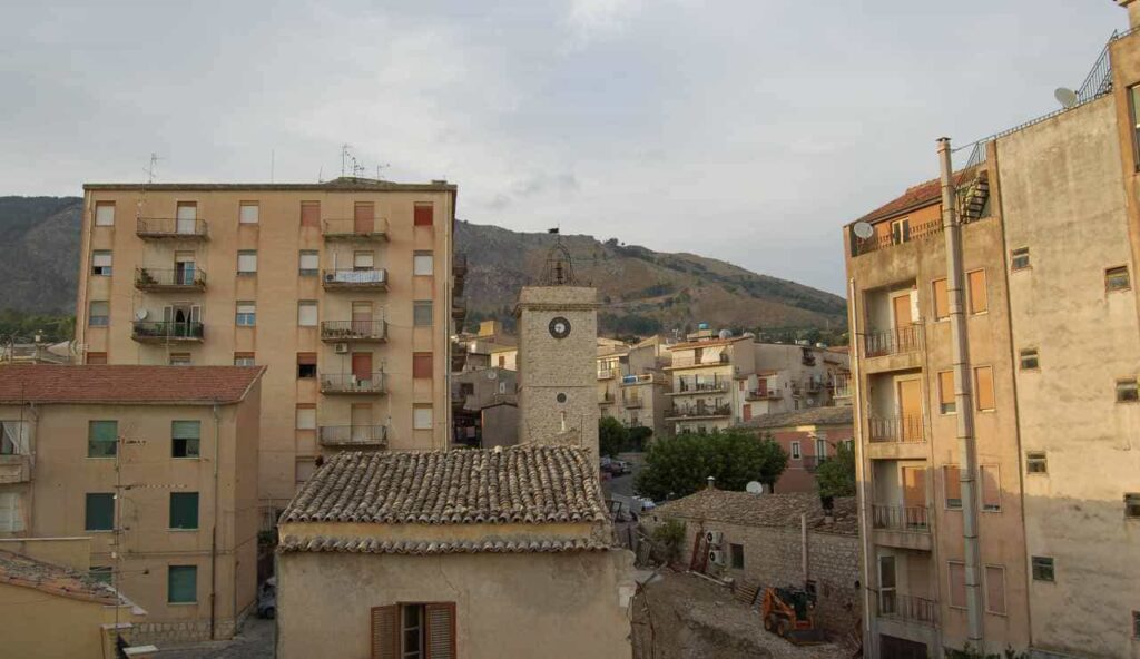 A pochi km da Agrigento si nasconde il BORGO ARABO d’Italia | Fascino d’altri tempi, i turisti ne vanno matti