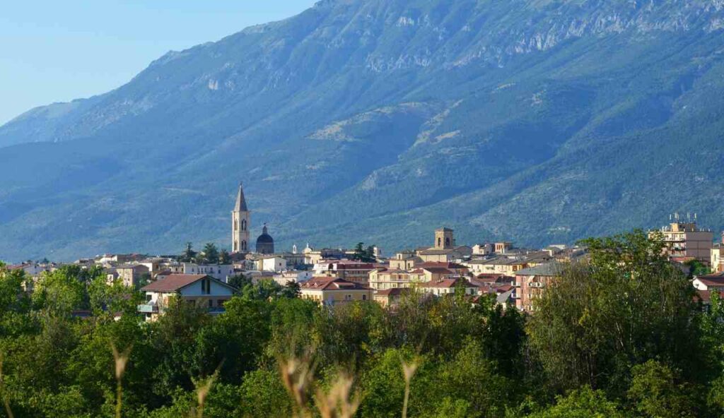 È noto come il BORGO PIÙ DOLCE D’ITALIA ed è situato nel cuore d’Abruzzo | Mangi i broccoli con retrogusto di marshmallow