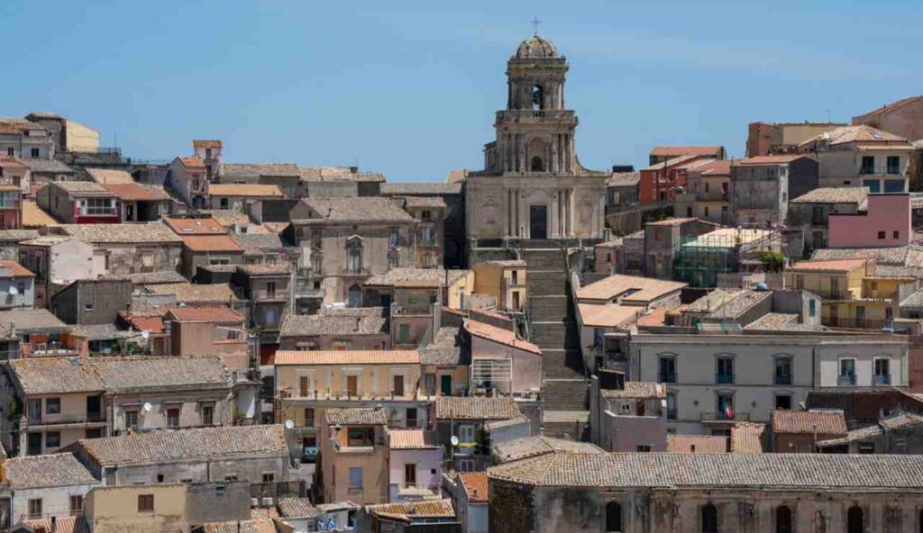 A un passo dall’Etna c’è un borgo che vende case a 1 EURO | Qui si conoscono tutti, dal primo all’ultimo in paese
