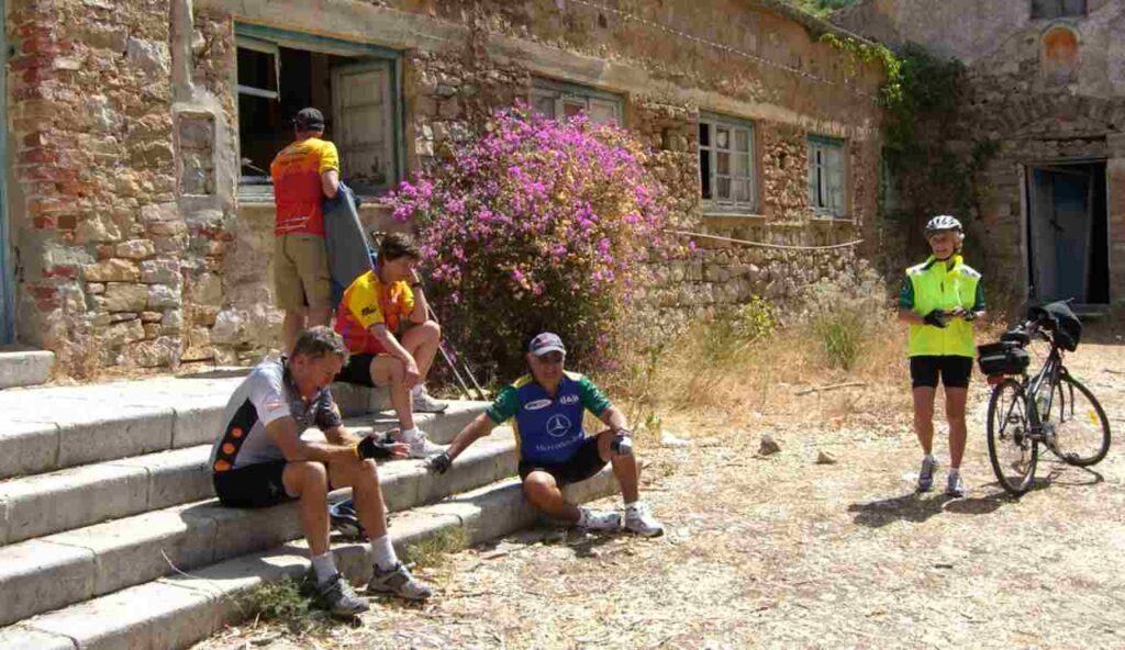 Non tutti sanno che il borgo PIÙ PICCOLO di Palermo è proprio questo | Qui sono tutti parenti, persino i turisti