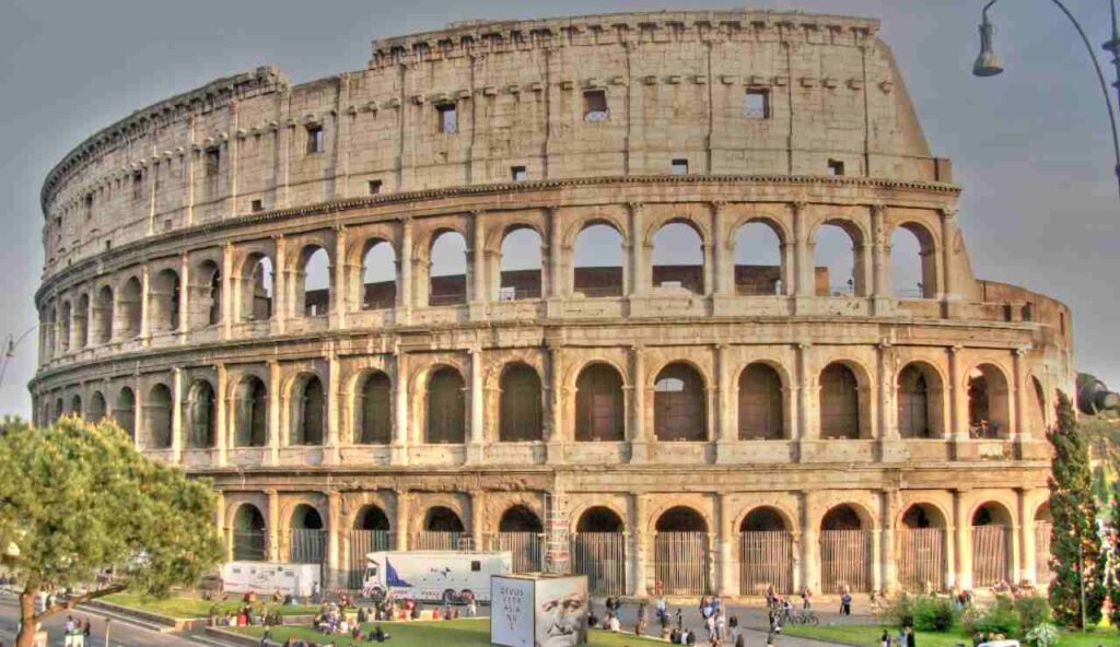 Scoperto in Abruzzo un NUOVO COLOSSEO | Attesi fiumi di turisti in questi giorni, maestoso come pochi