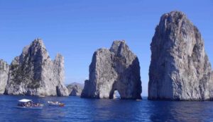 Faraglioni di Capri - foto wikimedia commons - trs98.it