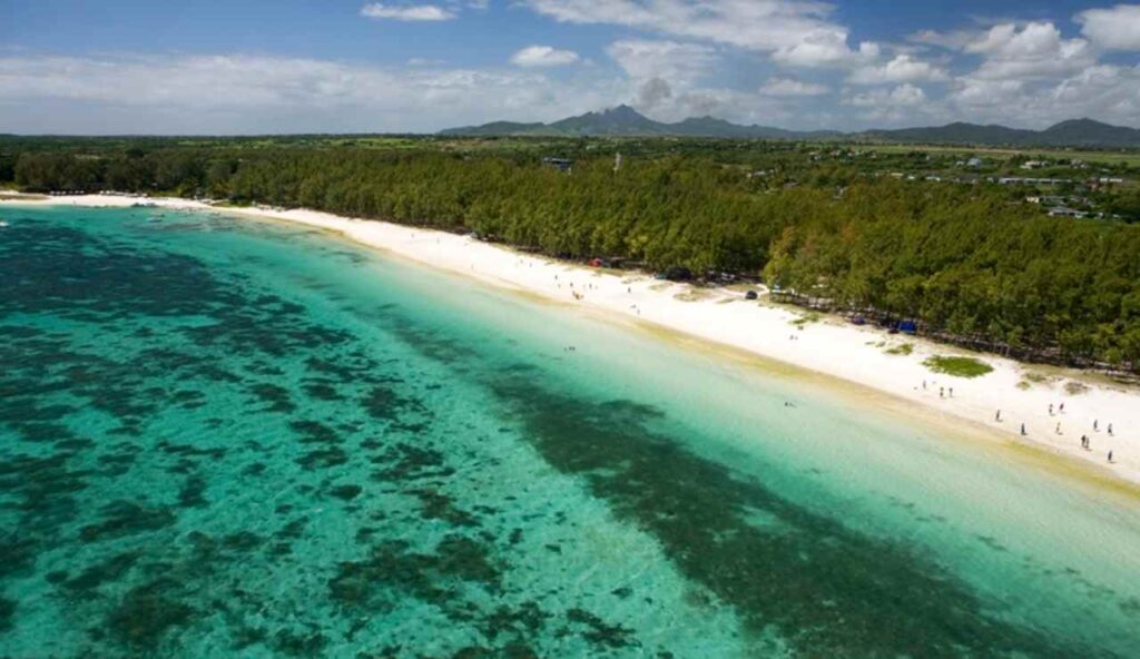 Prendi Mauritius e dimentica, in Sicilia c’è di meglio | Questa spiaggia è spettacolare, nuova meta estate 2025