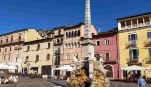 La piazza dell'Obelisco - foto wikimedia commons - trs98.it