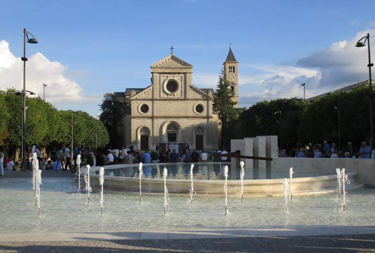 Nuova fontana di piazza Risorgimento Avezzano - foto wikimedia commons - trs98.it