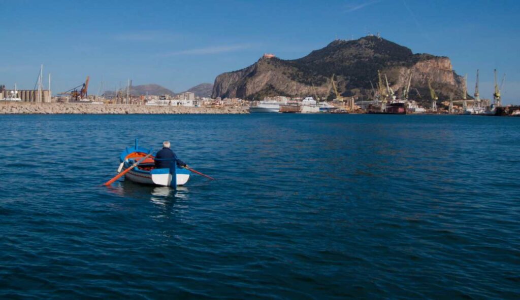 Tutti pazzi per Mondello ma la PERLA DI PALERMO si trova solo qui | Chi va una volta, compra casa e trova l’amore