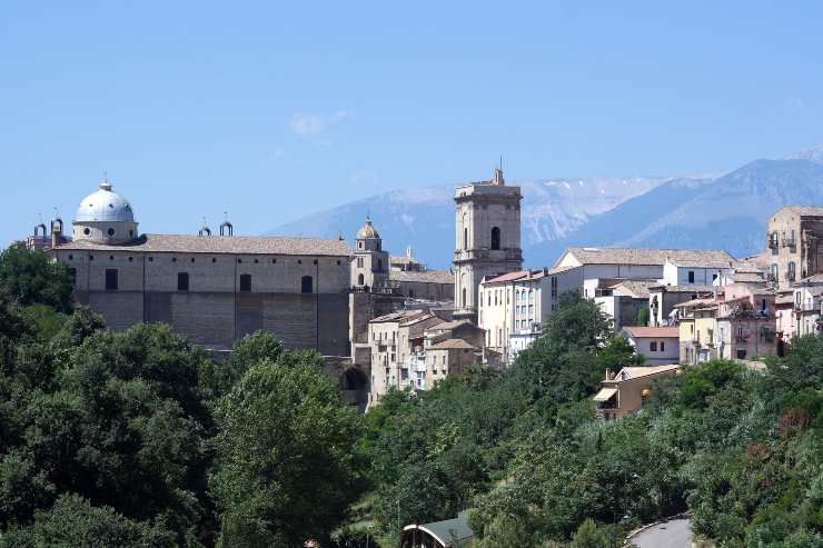 Panorama della città dei bocconotti - foto wikimedia commons - trs98.it