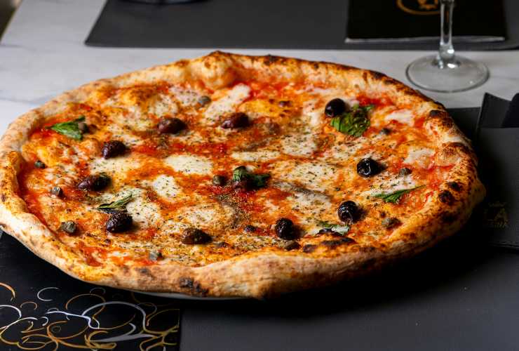 Pizza pronta da essere mangiata - foto pexels - trs98.it