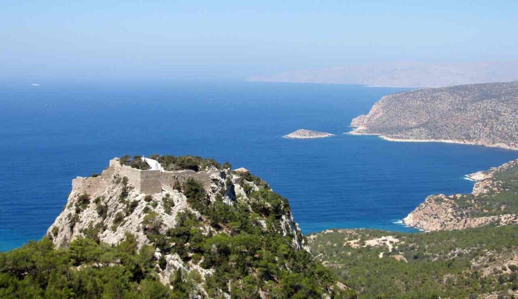 Tra fortificazioni e templi storici nasce la RODI DI SICILIA | Sembra di stare in Grecia, anche i turisti si confondono