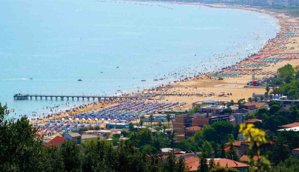 Google Maps non le riporta tutte, ma queste sono le 5 SPIAGGE TOP in Abruzzo | In estate sembra di essere a Palma di Maiorca