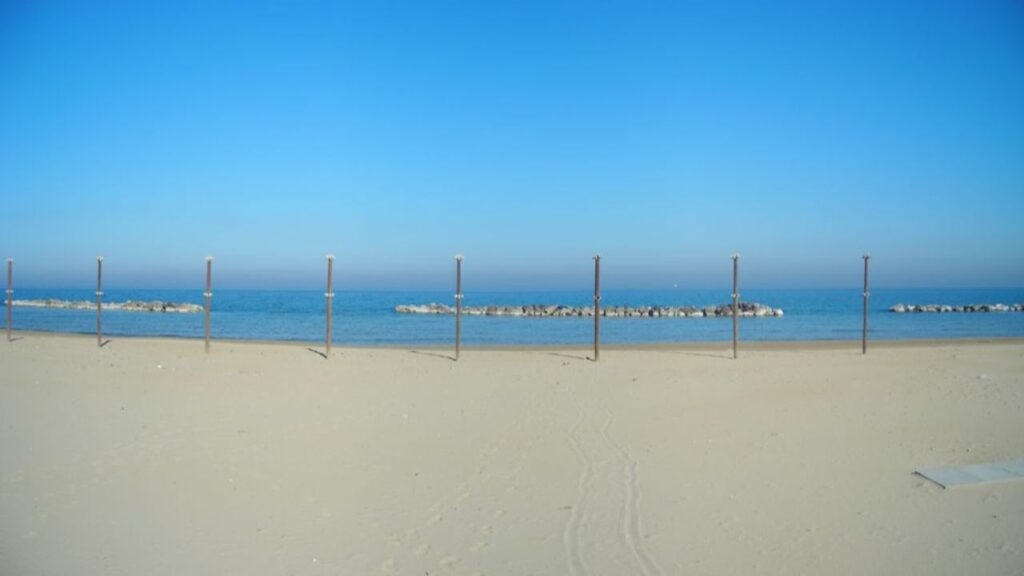 Nel cuore della splendida Messina è stata rinvenuta una SPIAGGIA SEGRETA | C’è chi ha già piantato l’ombrellone per l’intera estate