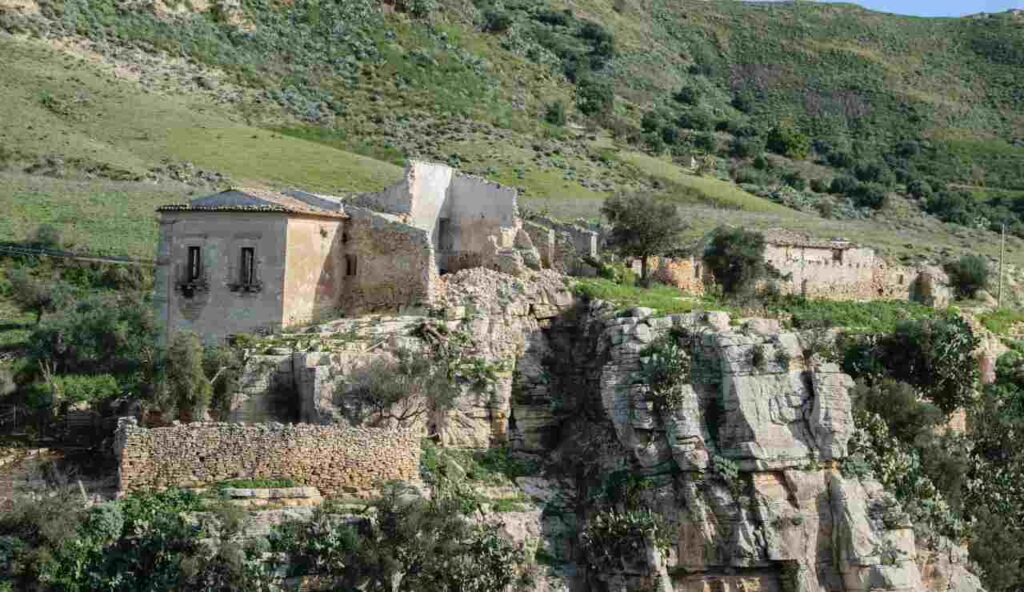 Ma quale Firenze e Roma, la vera PATRIA DEGLI SCRITTORI è in Sicilia | In questo posto è nato l’eccellenza italiana nel mondo
