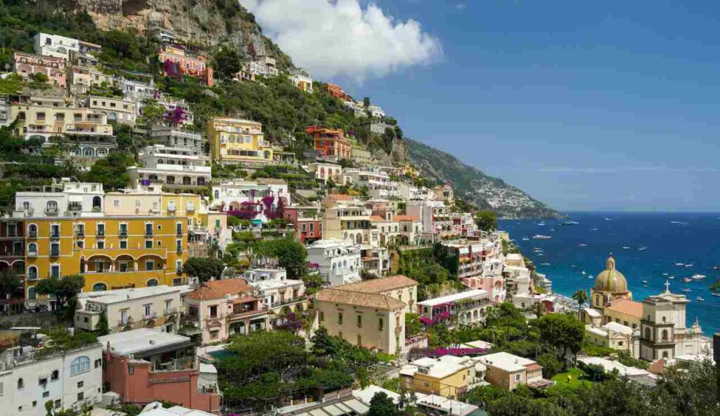 Adagiata su una collina nasce la POSITANO DI SICILIA | A Palermo lo sapevano tutti, ora sono informati anche nelle altre province