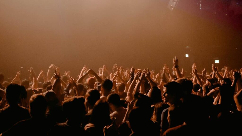 Da AMICI a Pescara, il concerto che tutti i fan aspettavano da tempo | Domenica atteso il tutto esaurito, prenota subito qui