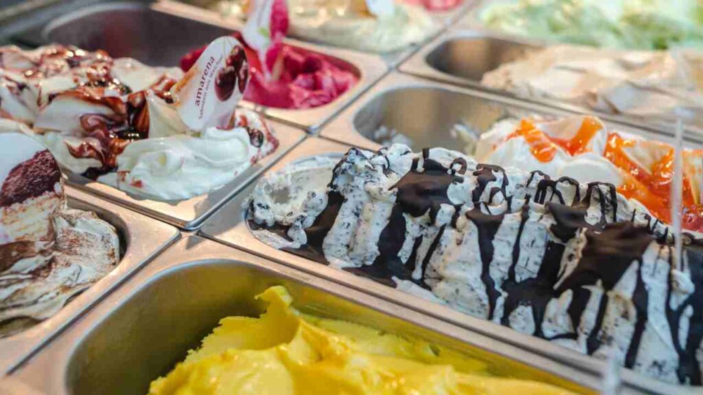 Lo mangiamo tutti d’estate ma nessuno sa cosa contiene: il gelato più PERICOLOSO è proprio lui | Ecco cosa dice l’etichetta