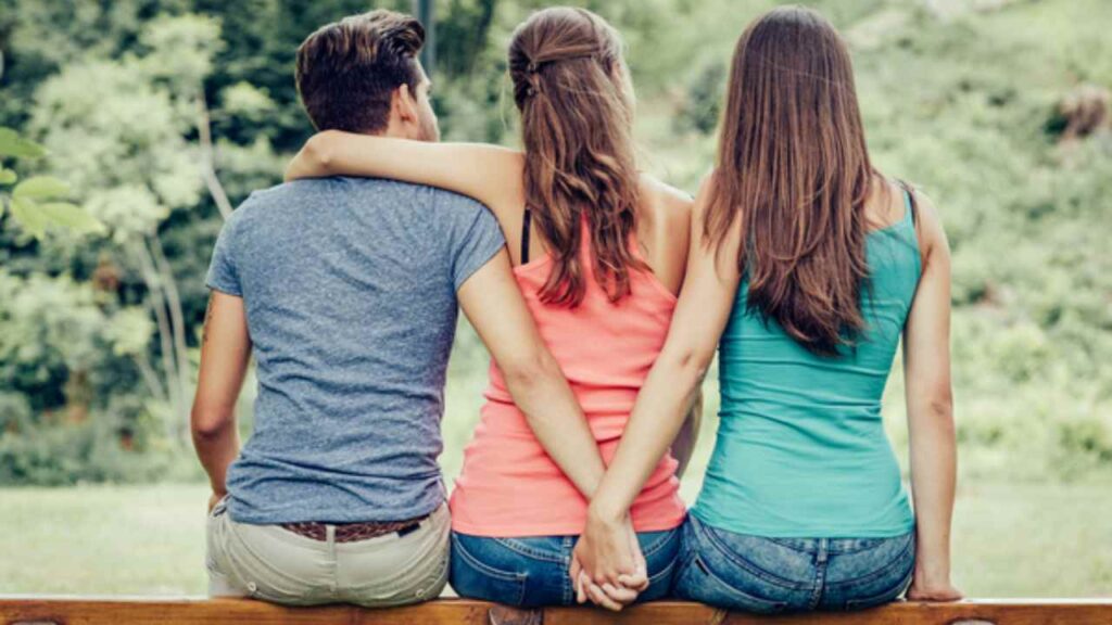 In Sicilia è stato scoperto il PAESE DELLE CORNA | L’amante si nasconde sempre nell’armadio, controlla alle ore 20