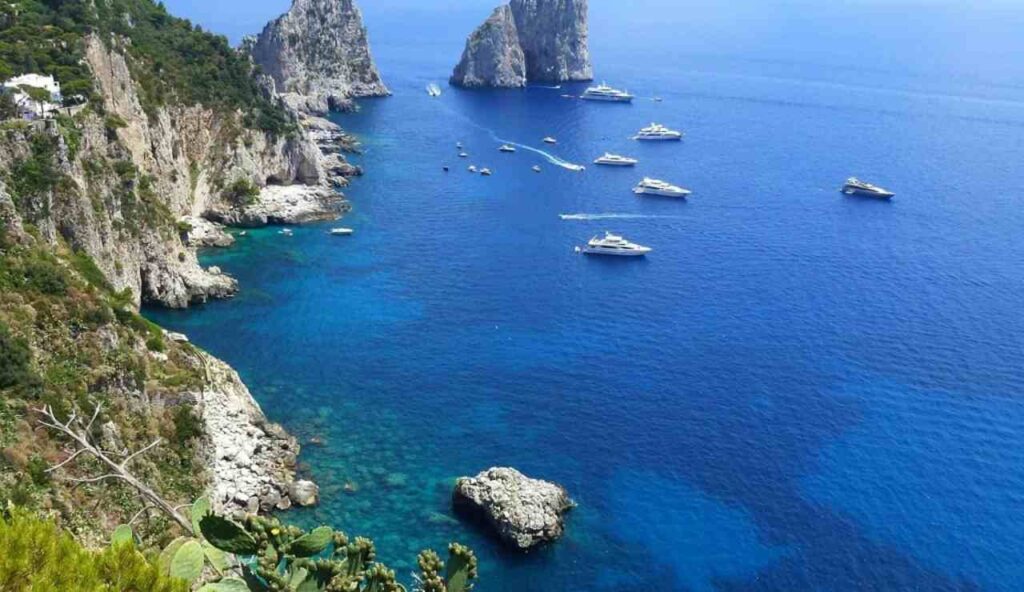 A due passi da Roma è stata rinvenuta una MINI CAPRI | Per l’estate tutti qui, grotte pazzesche e luogo da sogno