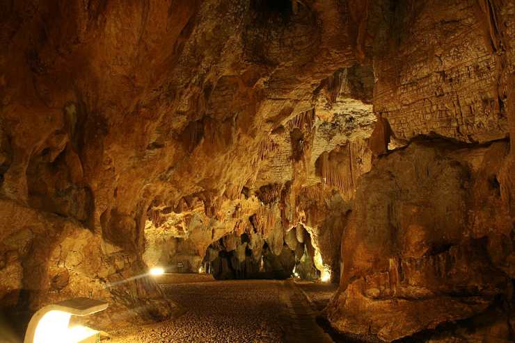 Grotte di Pastena - foto wikipedia - trs98.it
