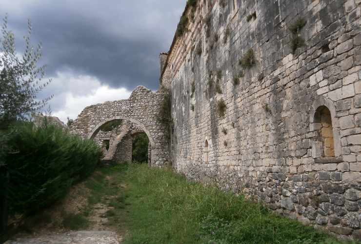 Isola del Gran Sasso d'Italia - foto wikimedia commons - trs98.it