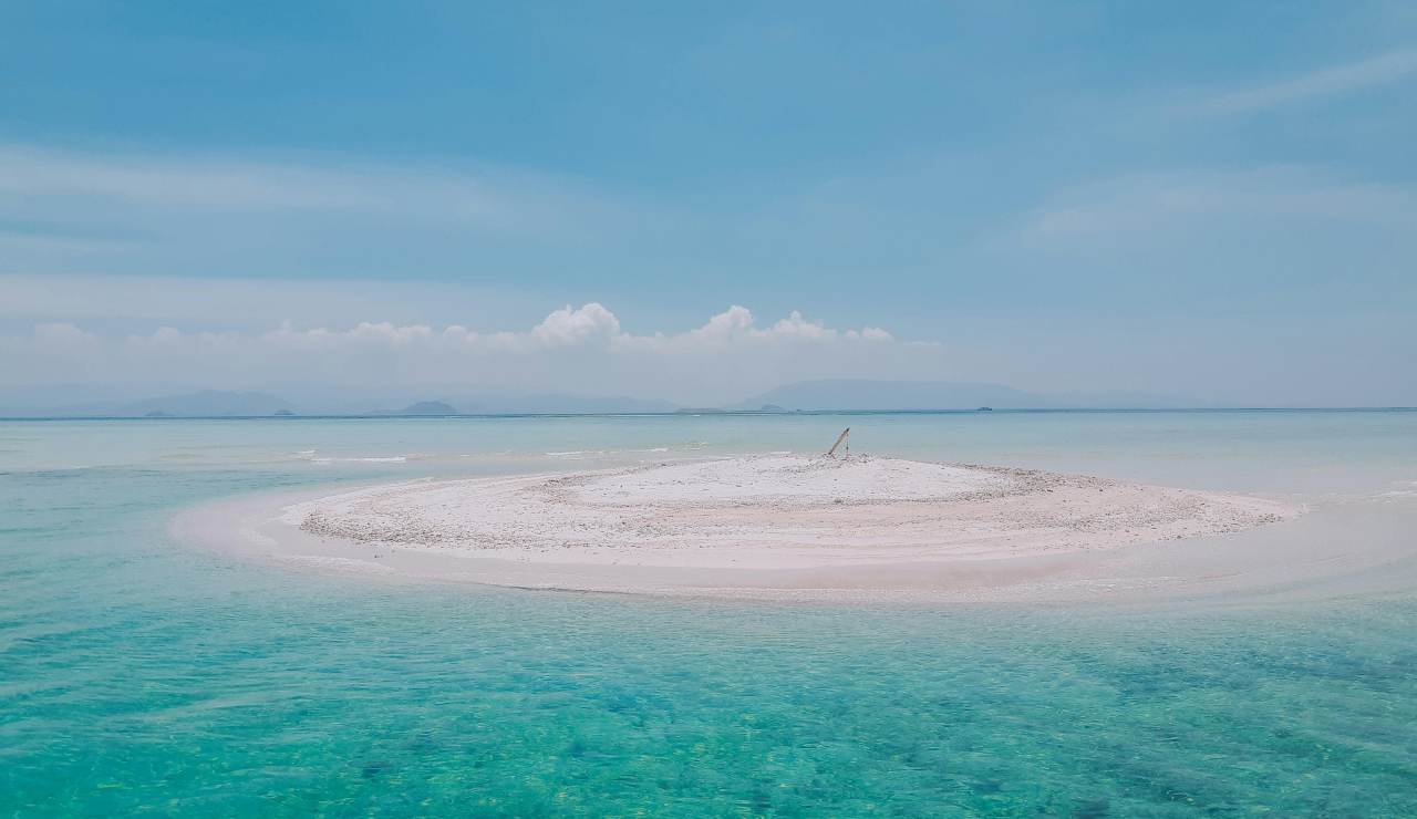 Isola nel mezzo dell'oceano - foto pexels - trs98.it