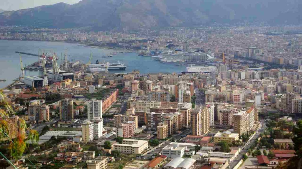 Nessuno sa che in provincia di Palermo vi è il BORGO DEI BELLI | Qui di brutti nemmeno l’ombra, Barbie e Ken ovunque
