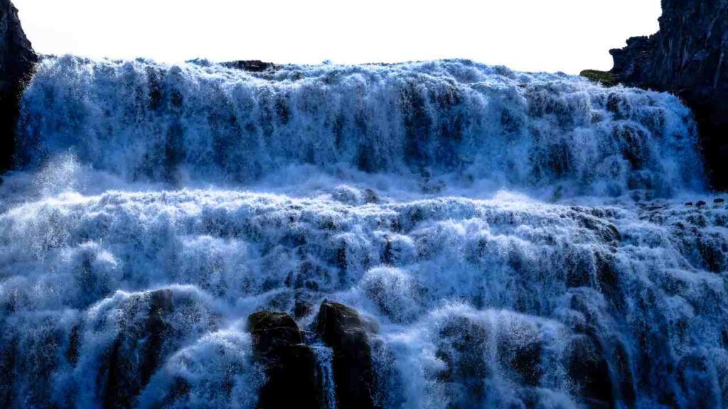 L’Abruzzo stupisce tutti, queste CASCATE sono il vero gioiello della regione | Perfette per chi vuole visitarle a giugno e luglio